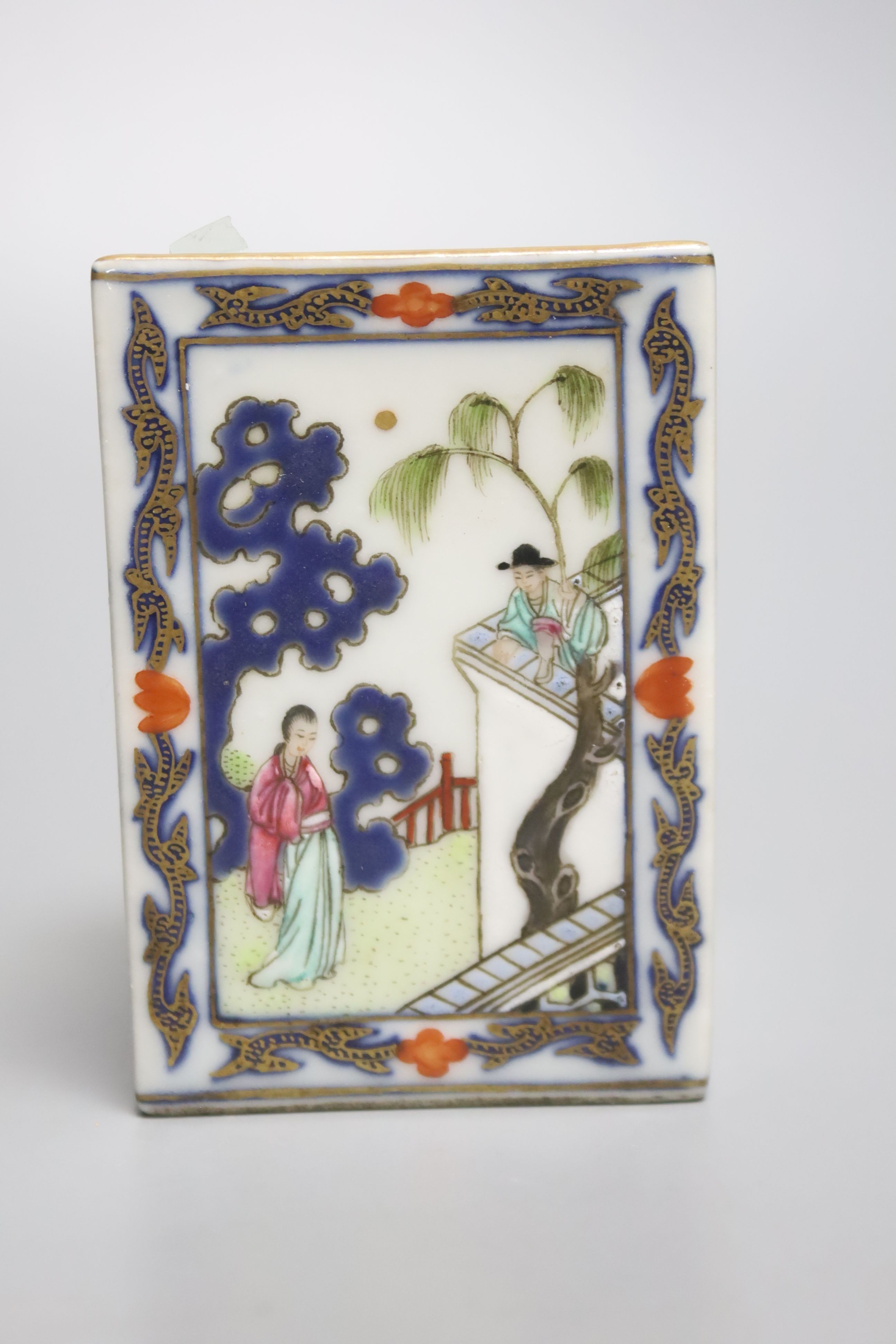 A Chinese enamelled porcelain square brush pot, 7.4cm